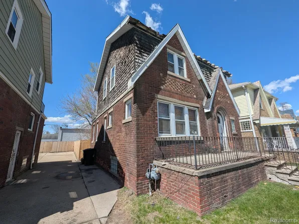 15817 Hartwell St, Detroit, MI 48227