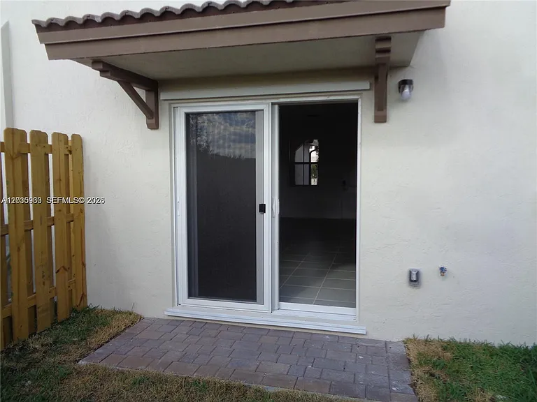 2514 SE 29th St #2514 — Photo 2