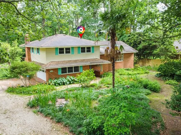 3821 Shadow Ln, Virginia Beach, VA 23452