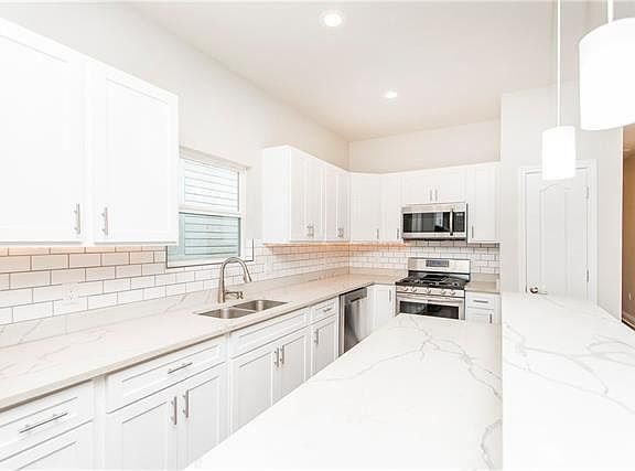 3rd image of 901 Whitney Ave