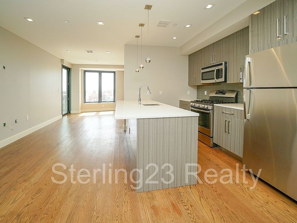 1st image of 2718 Hoyt Ave S APT 4A