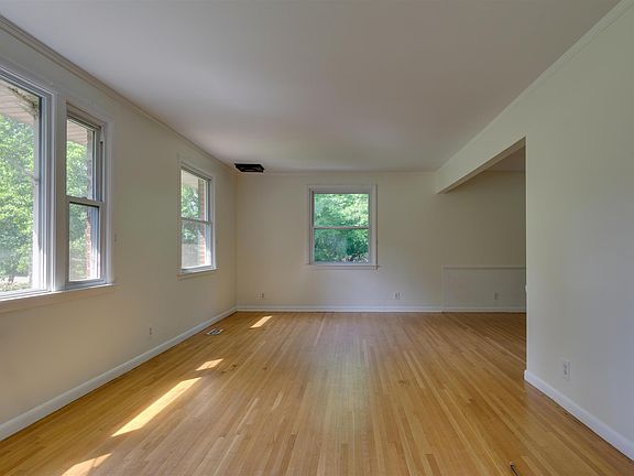 4th image of 515 Glengarry Dr
