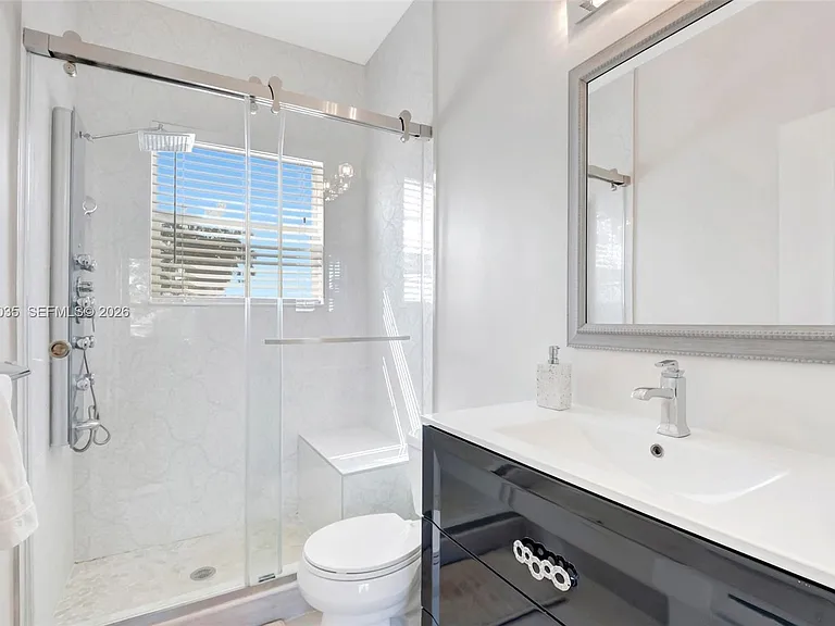 375 SW 16th St #1 — Photo 9