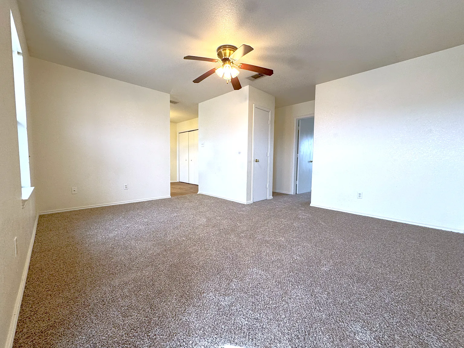 2 bed, 795 sqft, $850 — Photo 2