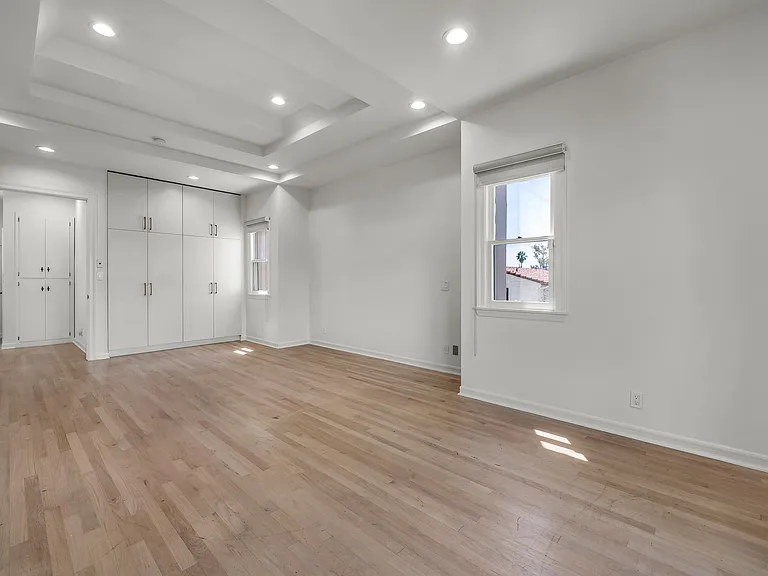 1521 Midvale Ave — Photo 19