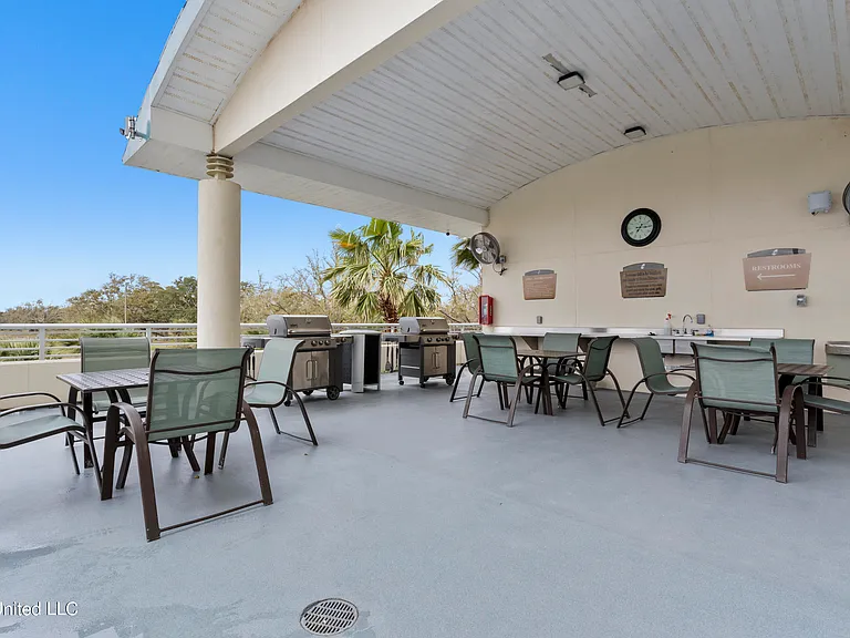 2060 Beach Blvd #707 — Photo 32