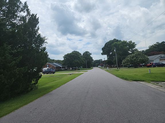 4th image of 2408 Dan And Mary St