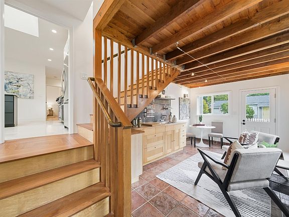 3rd image of 4 Meadow Avenue