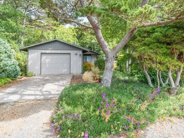 5540 Palisades Dr, Lincoln City, OR 97367