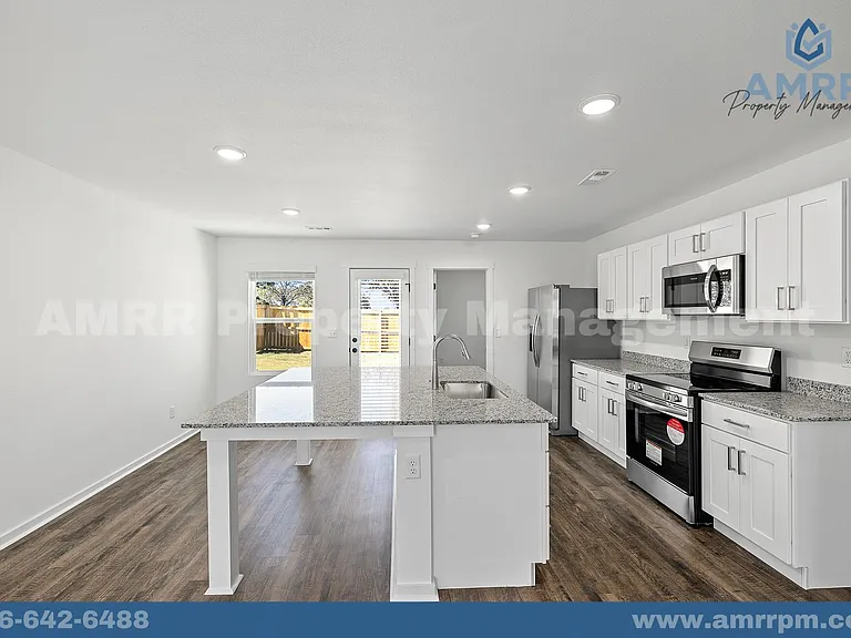 1512 Bluegrass St — Photo 5