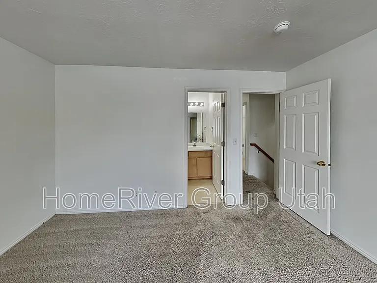 238 N Bliss Ct — Photo 9