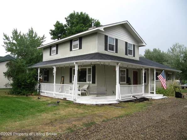 242 3rd Ave SE, Beach, ND 58621