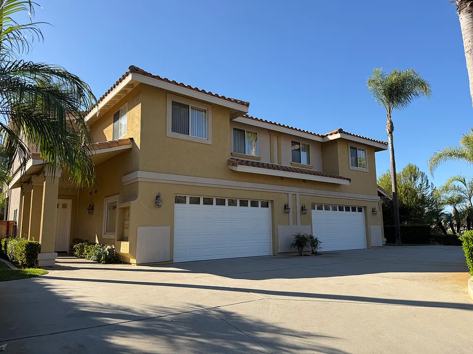 6835 Urubu St