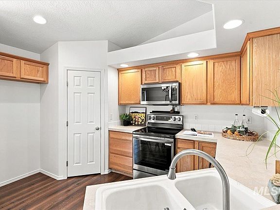 5th image of 19854 Montclair Way