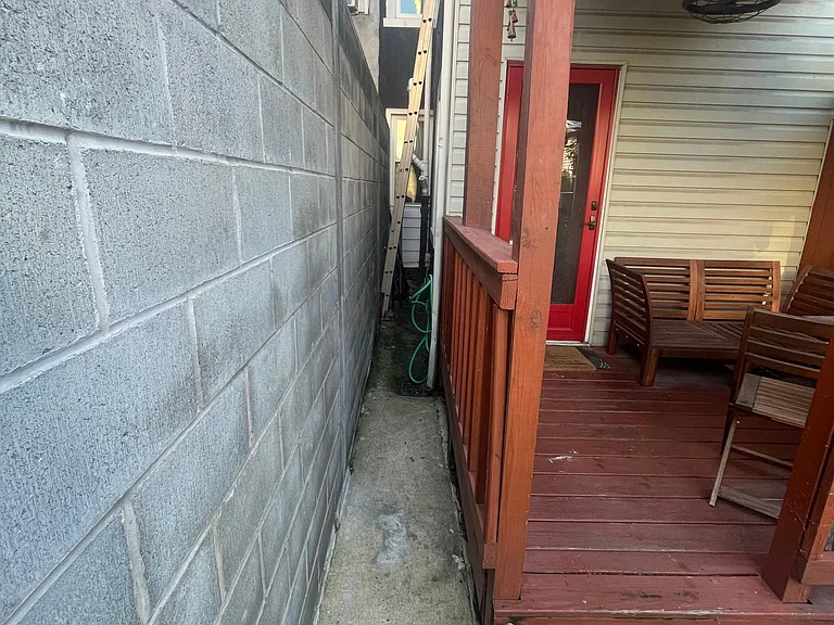 1323 E Palmer St — Photo 15