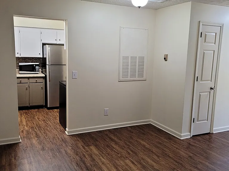 1810 State St #303 — Photo 9