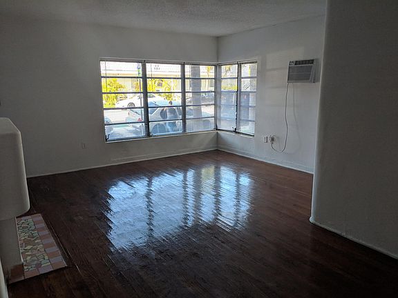 2nd image of 612 16th St APT 6