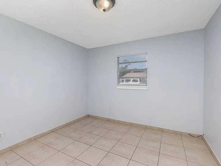 2229 Bryan St — Photo 7