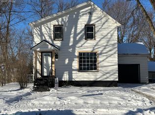 407 E Elizabeth St, Fenton, MI 48430