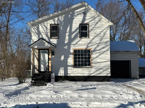 407 E Elizabeth St, Fenton, MI 48430