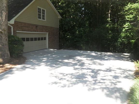 3rd image of 2615 Kirkwood Dr