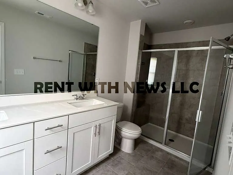 282 Paramount Dr — Photo 20
