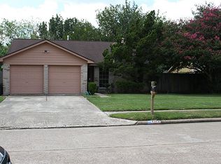 4315 Queens Retreat Dr, Houston, TX 77066