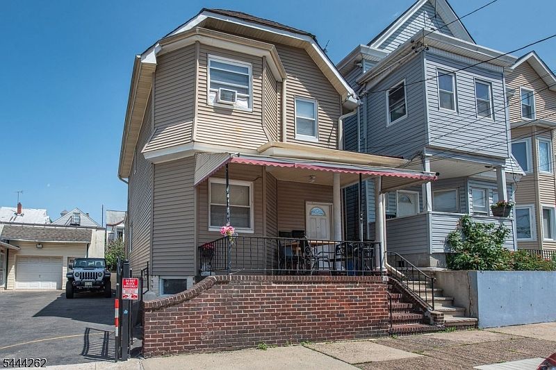 1st image of 1029 E 19Th St