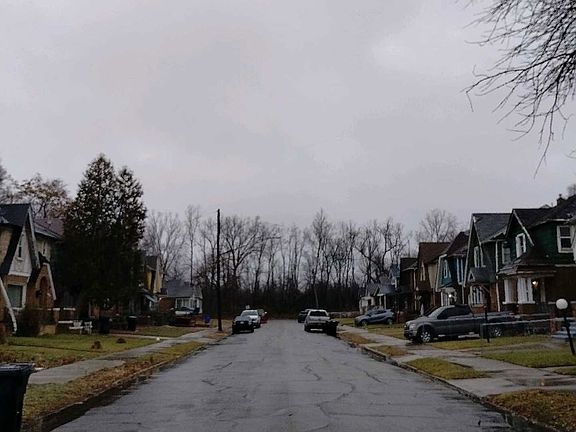 Exterior Neighborhood (street photo)