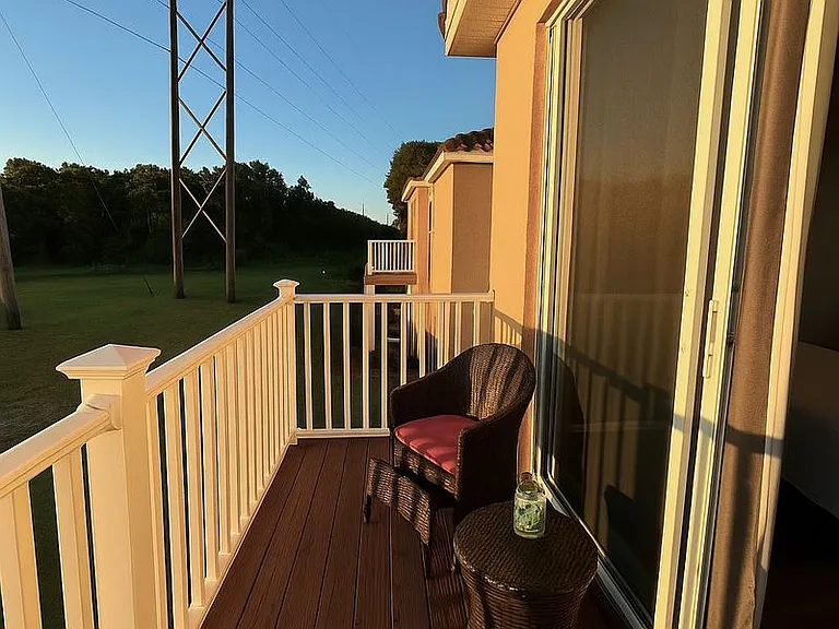 438 Monroe Cir — Photo 3