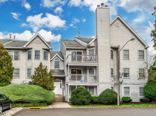 116 Quartz Ln, Paterson, NJ 07501