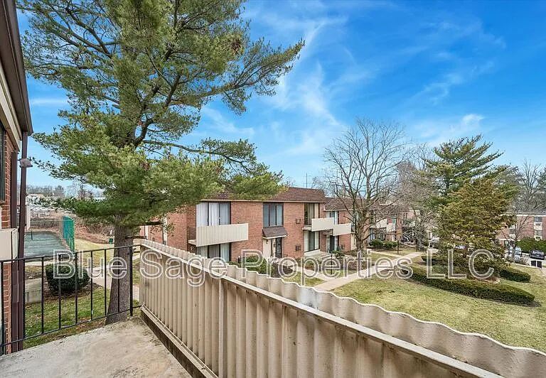 100 E Glenolden Ave #R11 — Photo 16