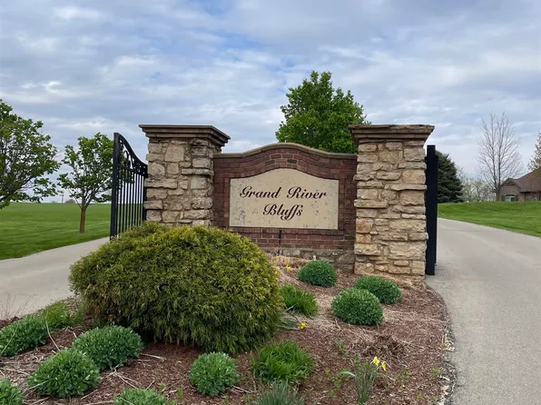 LOT 20 Country Squire Ln #20, Dubuque, IA 52001