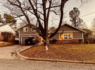 435 W Hawthorn St, Fayetteville, AR 72701