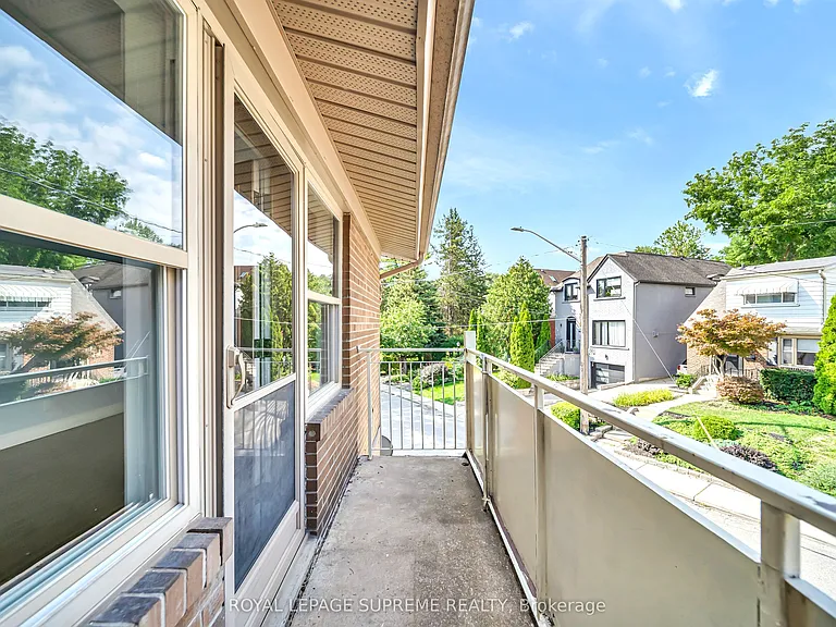 135 Kingsway Cres #4 — Photo 32