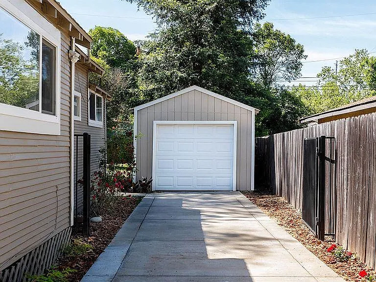5068 10th Ave — Photo 10