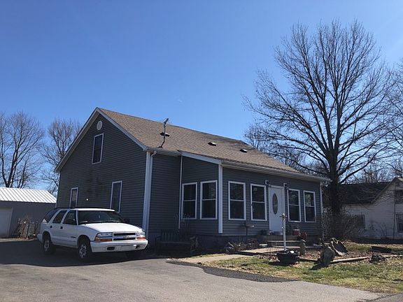 3rd image of 221 S Marion St