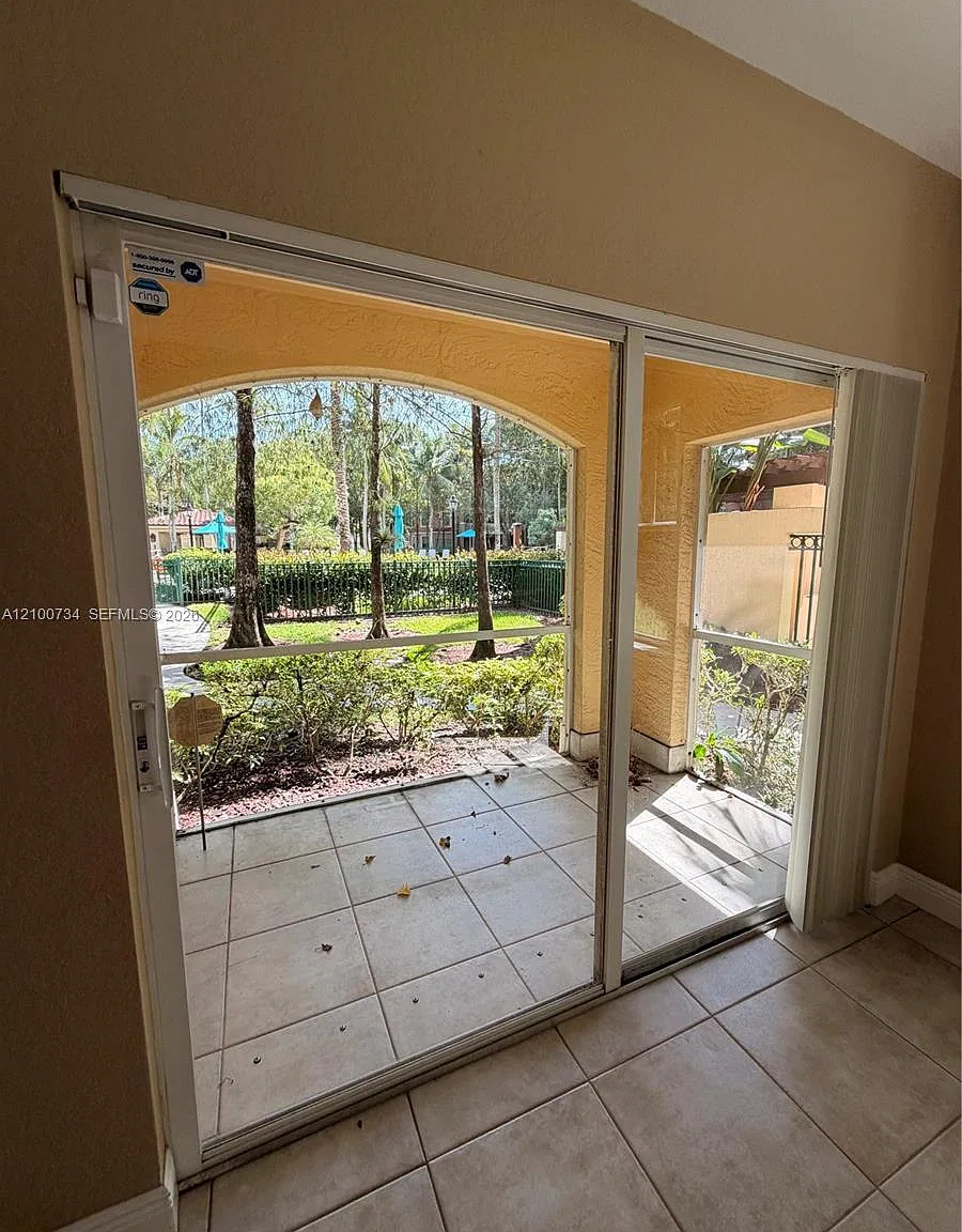 Cypress Pointe At Coral S — Photo 4