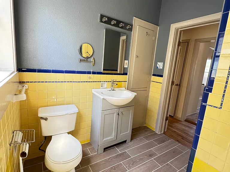 709 E Elmira St — Photo 3