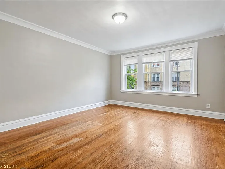 5041 W 18th St #8 — Photo 1