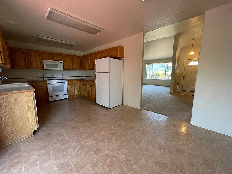 205 Kit Ln — Photo 2