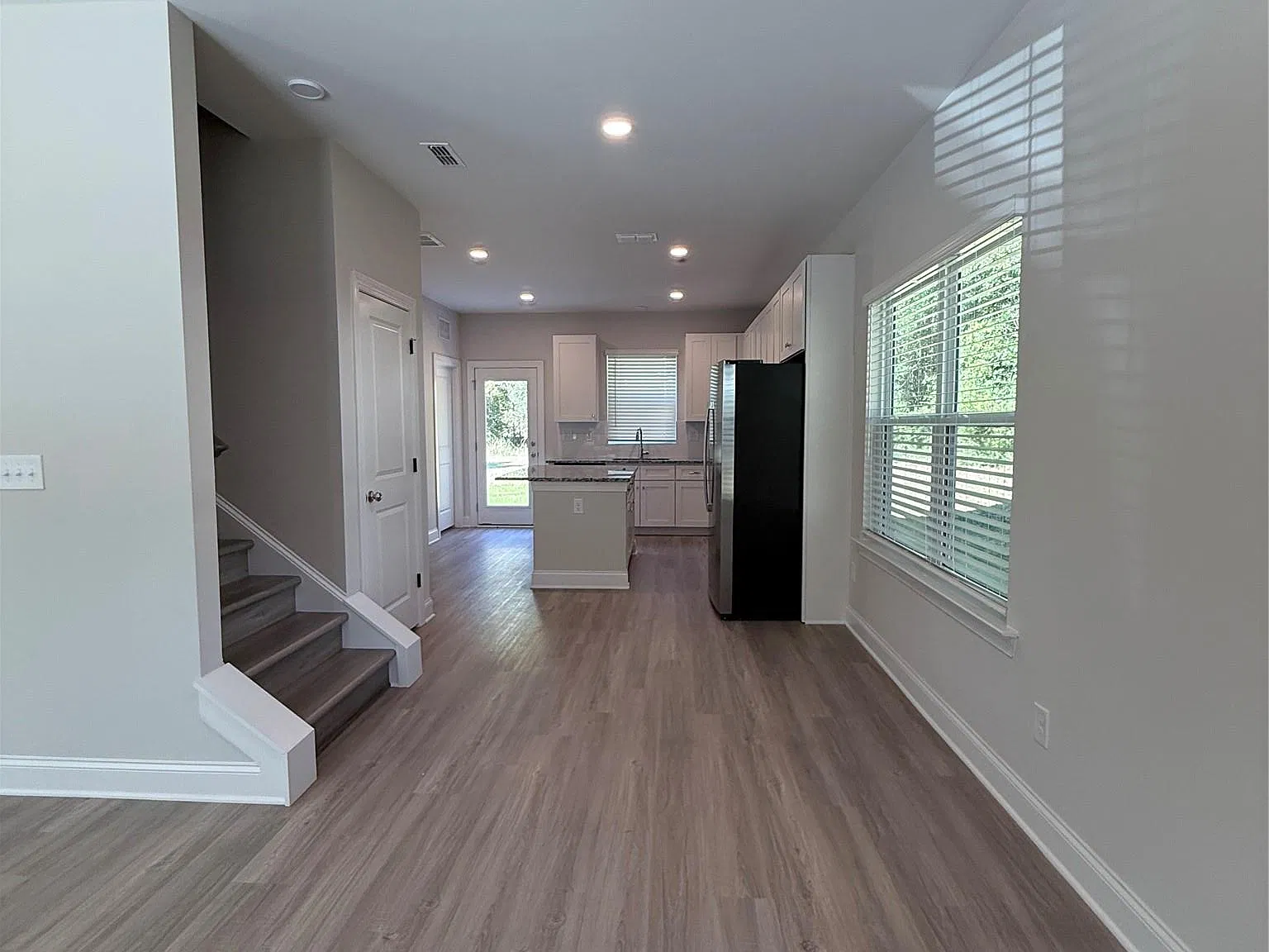 3 bed, 2.5 bath, $1,850 — Photo 2