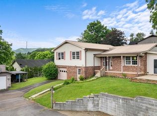 31 Wells Grove Rd, Franklin, NC 28734