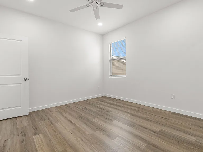 210 E Columbus Dr #1 — Photo 26