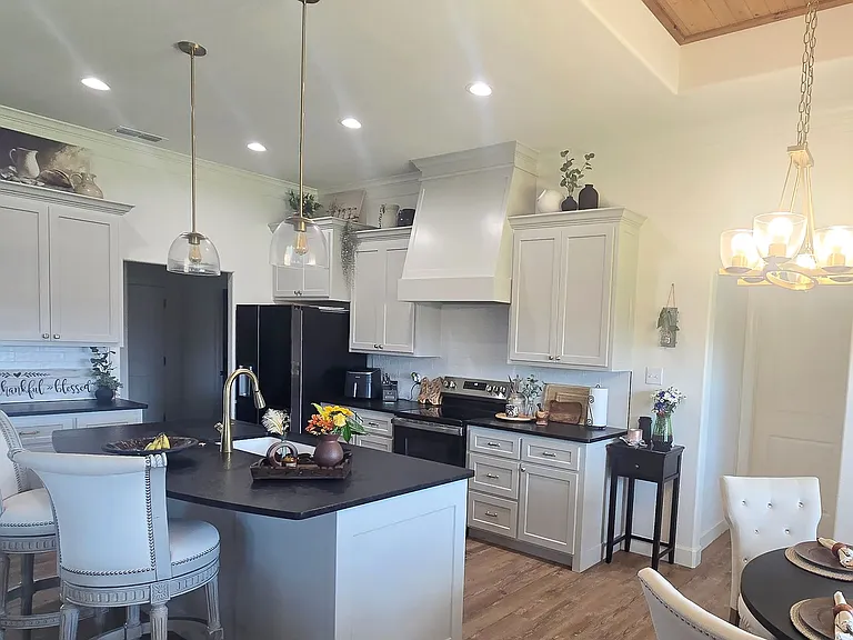 149 Blackhawk Dr — Photo 3