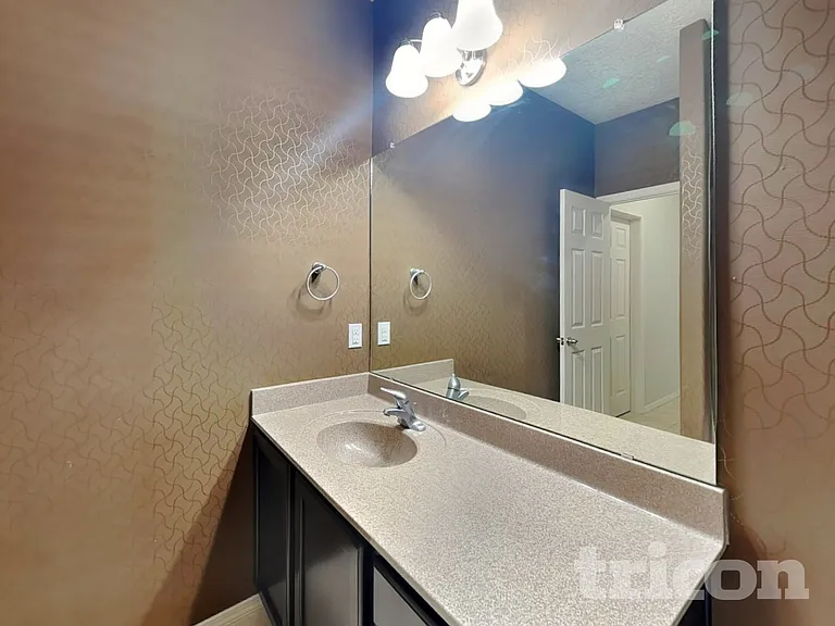 3941 N Pole Loop NE — Photo 9