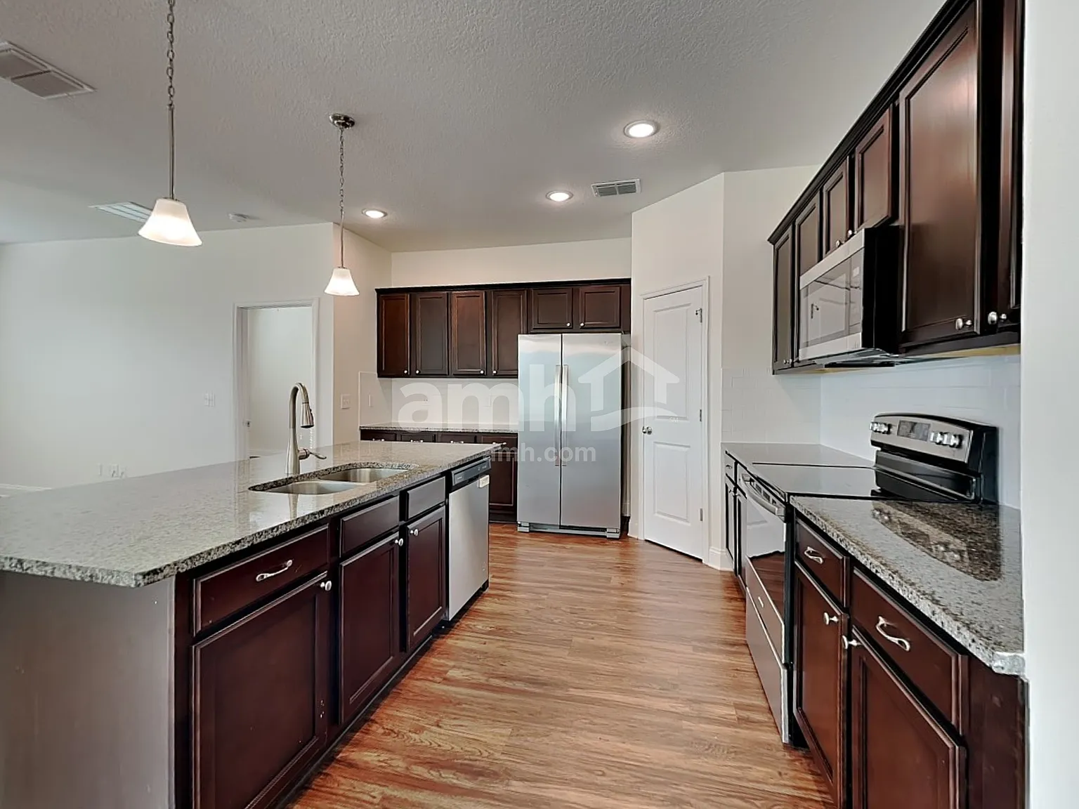 4 bed, 3.0 bath, 2206 sqft, $2,825 — Photo 3