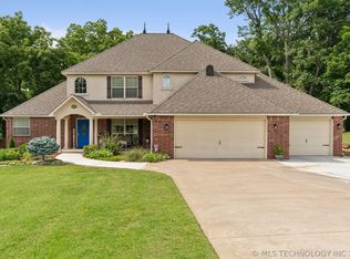 9845 E Shadowlake Ln, Claremore, OK 74017