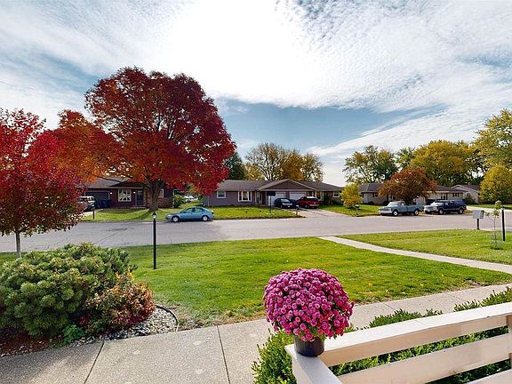 2nd image of 1427 Laramie Ln #4
