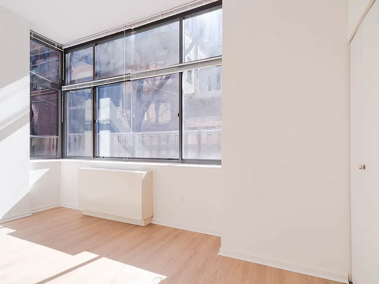 505 W 54th St #10 — Photo 20